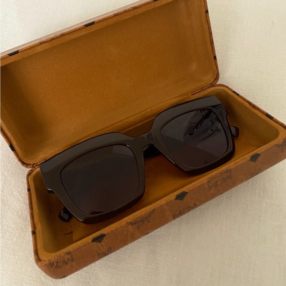 MCM sunglasses - Picture 1 of 8